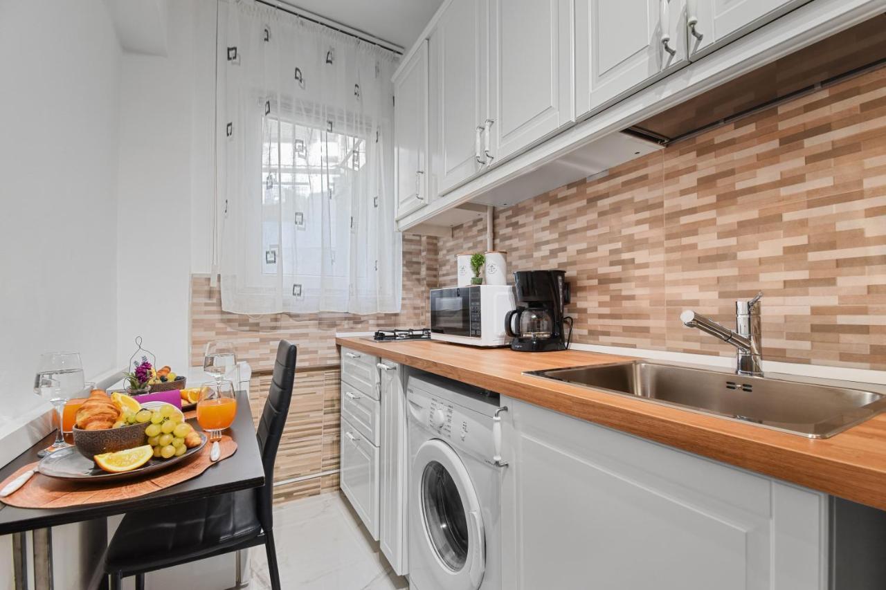 Central Studio Emerald Apartment Букурещ Екстериор снимка
